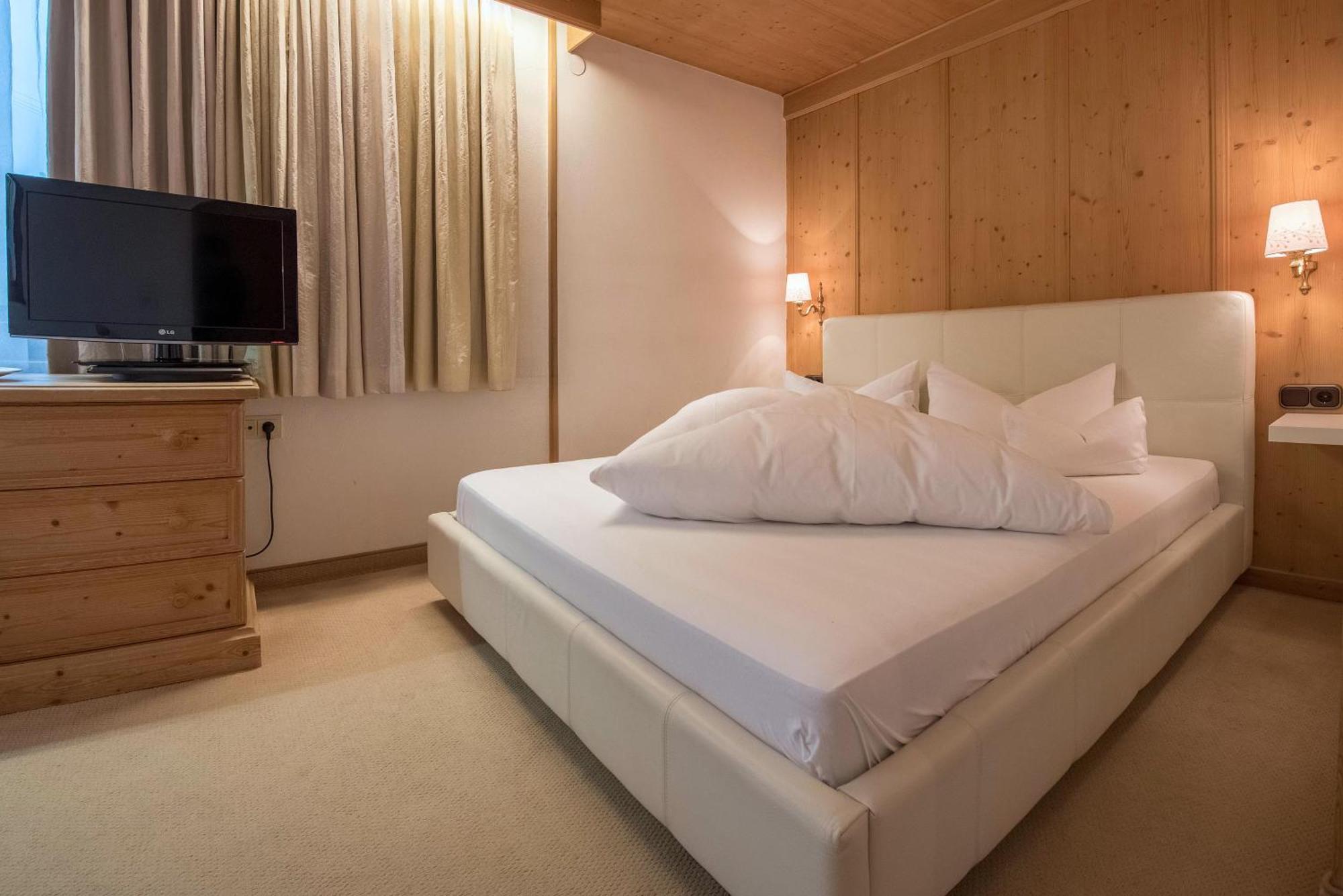 Hotel Alpenblick Zillertal Хипах Стая снимка