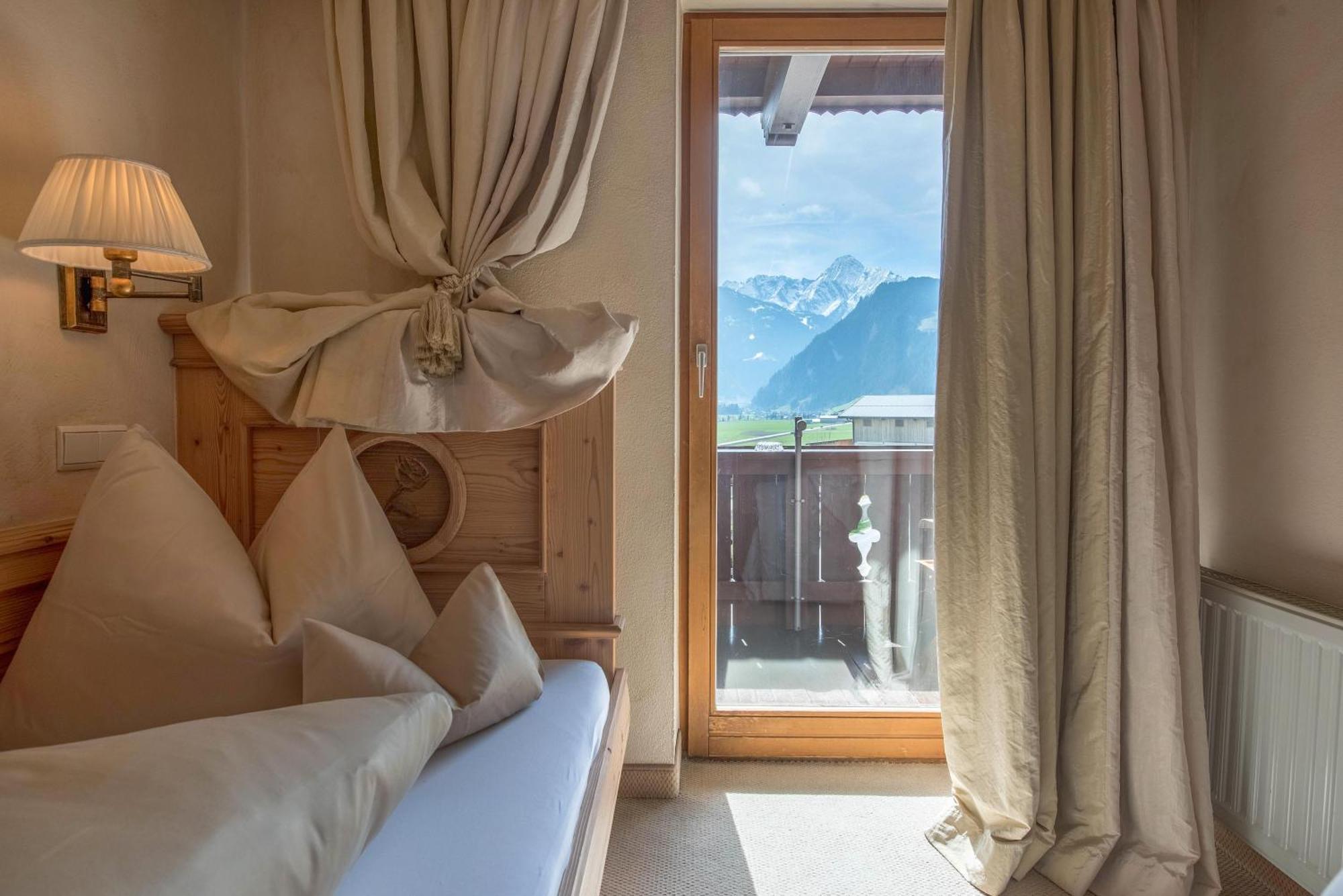 Hotel Alpenblick Zillertal Хипах Стая снимка