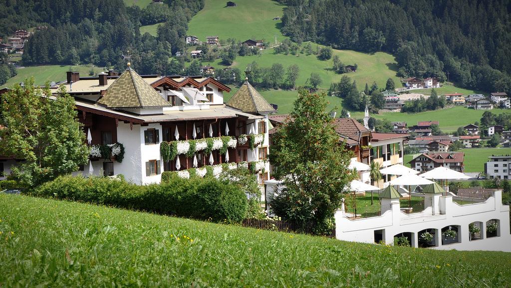 Hotel Alpenblick Zillertal Хипах Екстериор снимка